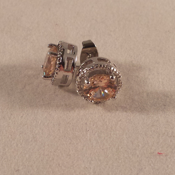 18K White Gold Filled Morganite Diamond Zircon Stud Earrings 7mm Gorgeous Gift - Picture 2 of 2